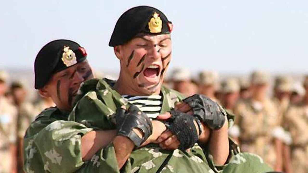 La démonstration d'arts martiaux impressionnante des Spetsnaz, les forces spéciales russes