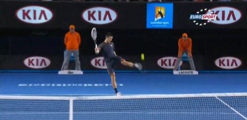 Regardez Novak Djokovic jouer au football en pleine finale de l'Open d'Australie 2013