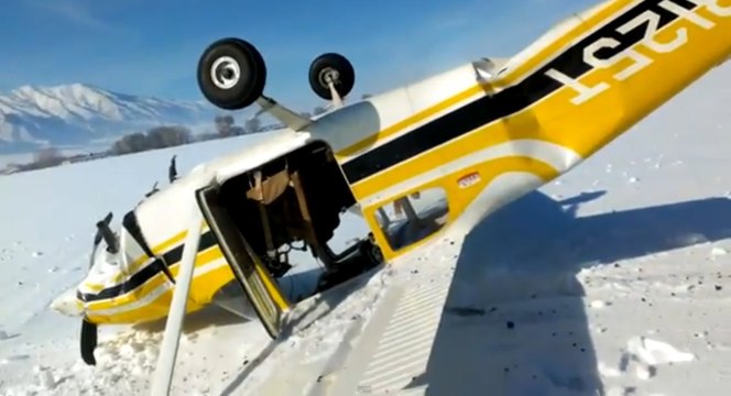 Il filme le crash de son avion grâce à une caméra embarquée