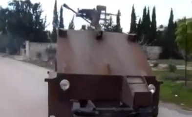 Ce tank de fortune est piloté par une manette de PlayStation