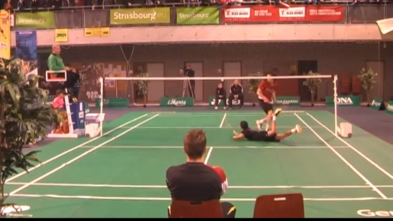 Découvrez l'incroyable point de badminton de Julien Maio
