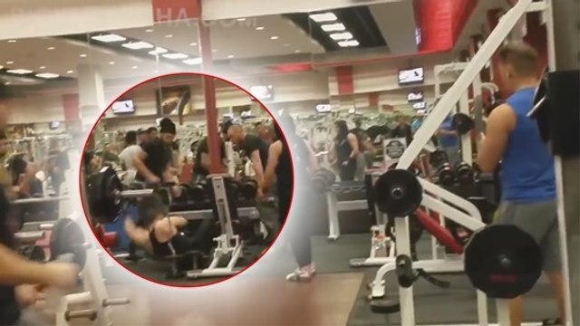 Des hommes se battent à la salle pour ... un banc de musculation !