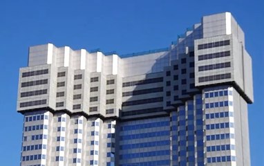 Ce bâtiment s'autodétruit de manière totalement inédite !