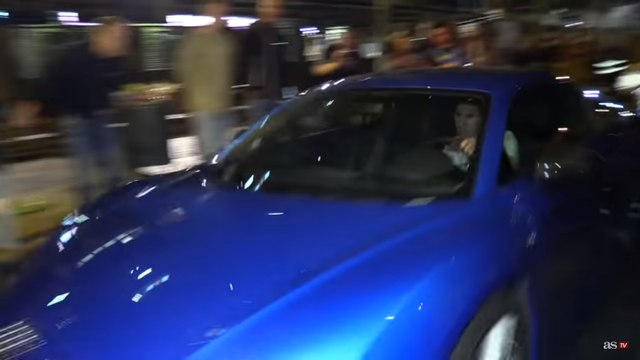 Les supporters de Barcelone s'en prennent à Lionel Messi et aux joueurs à leur sortie du stade