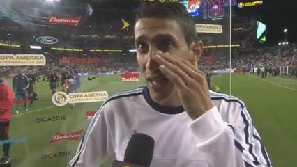 Angel Di Maria en pleurs durant une interview après la décès de sa grand-mère