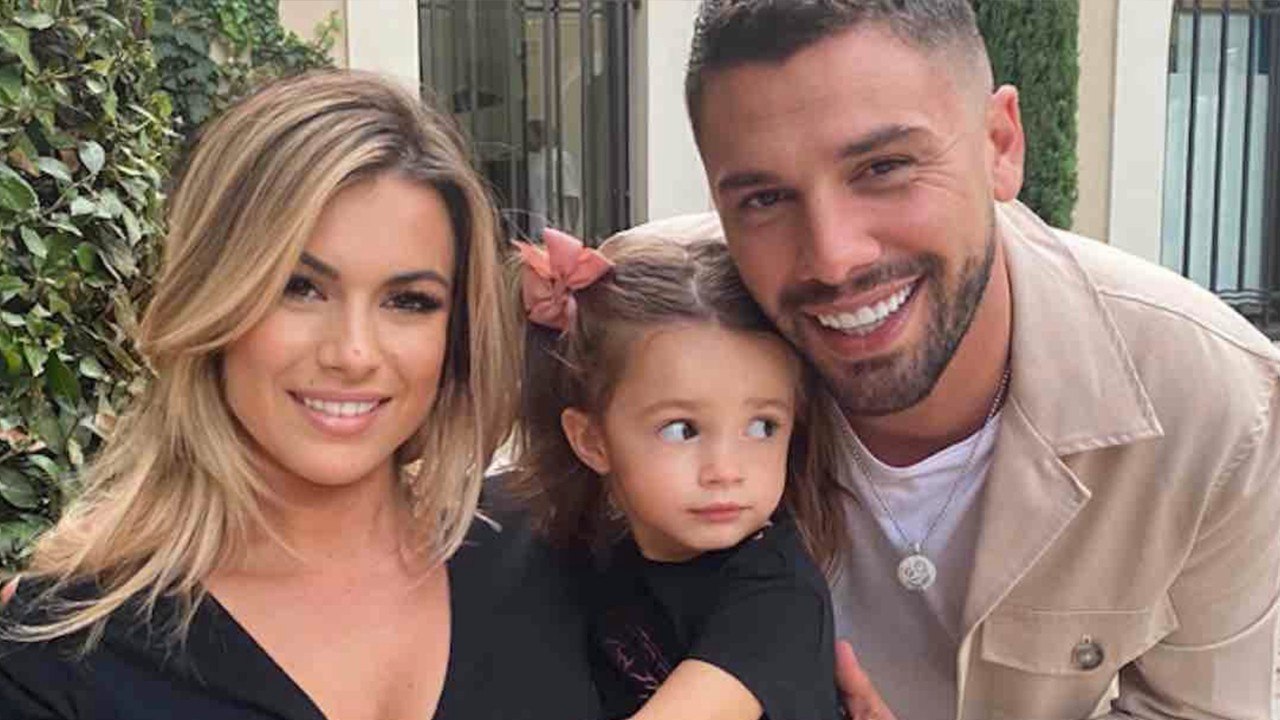 VOICI : Carla Moreau et Kevin Guedj mariés : pourquoi Maeva Ghennam n'a pas été invitée à la cérémonie