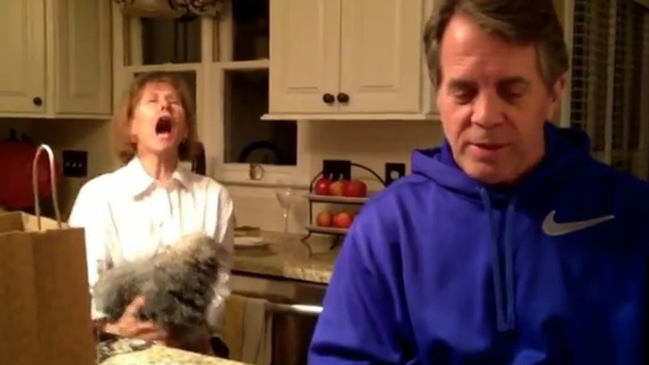 Regardez la réaction de cette future grand-mère en apprenant la grossesse de sa fille