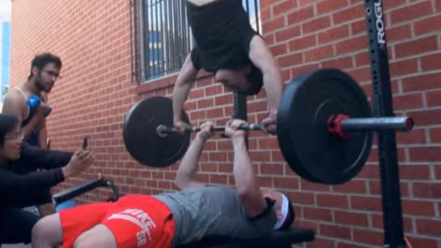 Cette bande de potes a inventé des exercices que vous ne pourrez jamais faire !