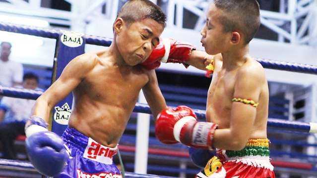 Muay Thaï : un reportage coup de poing sur la vie de Suratan Nauykeaw, jeune combattant de 8 ans