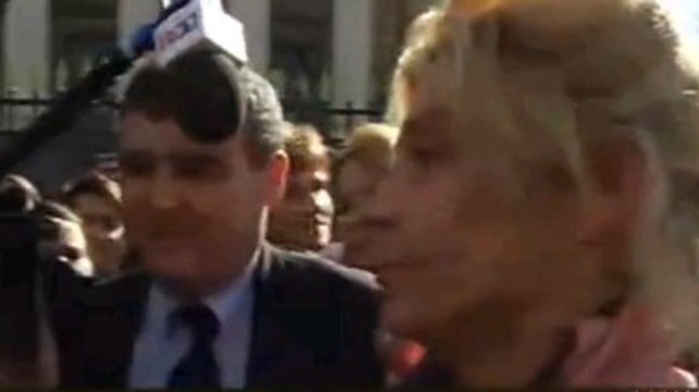 Mariage homosexuel : Frigide Barjot insultée à la sortie de l'Assemblée Nationale