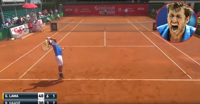 Robin Haase se moque des cris de son adversaire en plein échange et ça ne plaît pas à l'arbitre