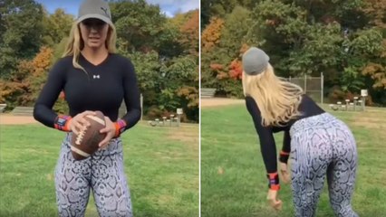 Callie Bundy lance un ballon de football américain avec la précision d'un vrai Quarterback