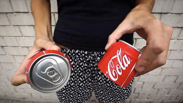 Coca-Cola invente la canette pour deux afin de mieux la partager