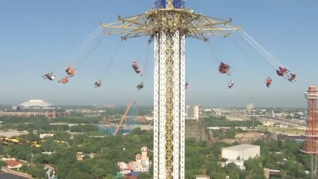 Au Texas, le carrousel Skyscreamer vous emmène à plus de 120 mètres d'altitude