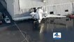 Sans pilote, un avion finit sa course dans un hangar de l'aéroport de Chino aux Etats-Unis