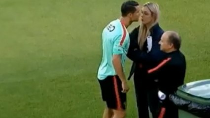 Cristiano Ronaldo drague une journaliste qui lui préfère Zlatan Ibrahimovic
