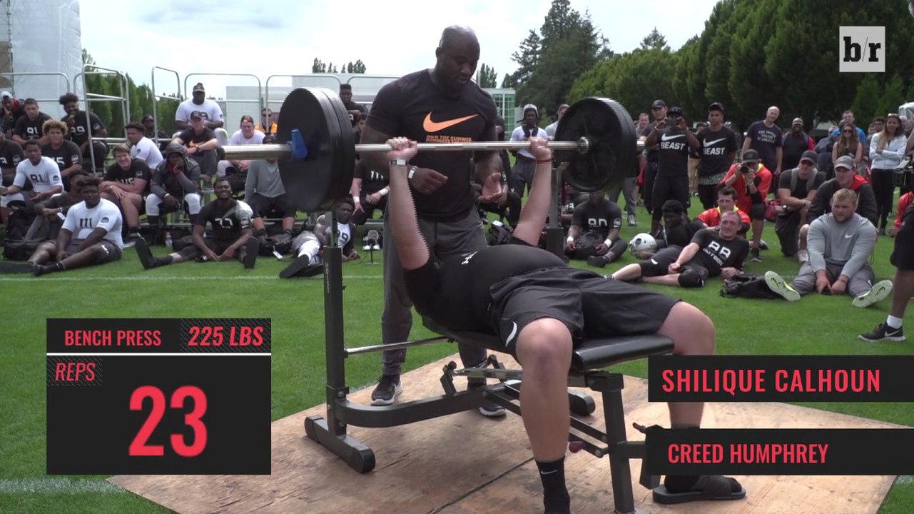 Des joueurs de Football américain de 17 ans réalisent d'énormes performances au développé couché