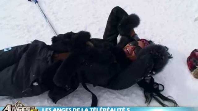 Nabilla : Revivez ses énormes chutes en ski dans les Anges !