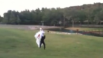 Fraîchement marié, ce couple fait une chute impressionnante en tyrolienne