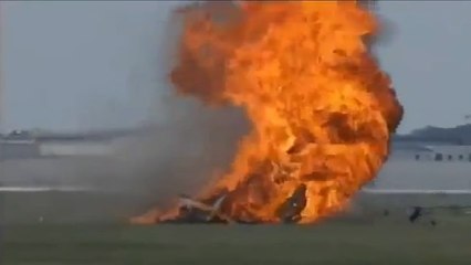 Vidéo : Mort de deux personnes suite au crash d'un avion, l'une d'elles se trouvait sur l'aile !