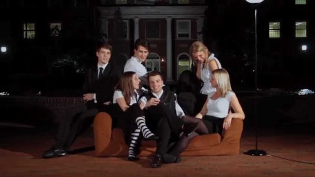 Des étudiants recréent le générique de Friends