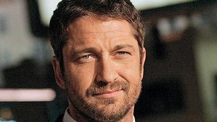 Gérard Butler brise des noix avec ses fesses et met des glaçons dans son slip pour la télé allemande