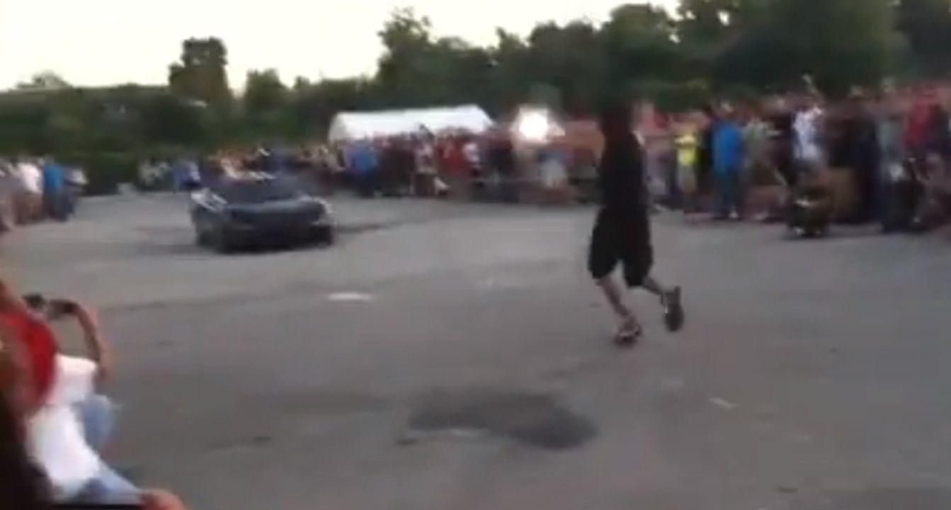 Aaron Evans, l'homme qui saute au-dessus des voitures qui lui foncent dessus