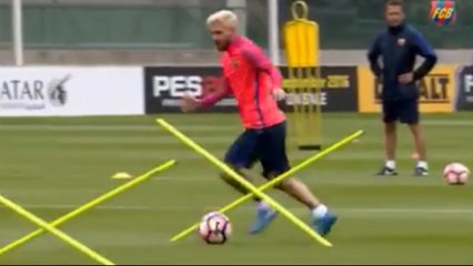 L'entraînement très technique et typique du style du FC Barcelone