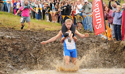 Découvrez le championnat du monde de porter d'épouse en Finlande