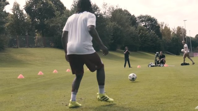 Quand Xabi Alonso, Juan Bernat et Renato Sanches tentaient de contrôler un ballon lancé à 100 km/h
