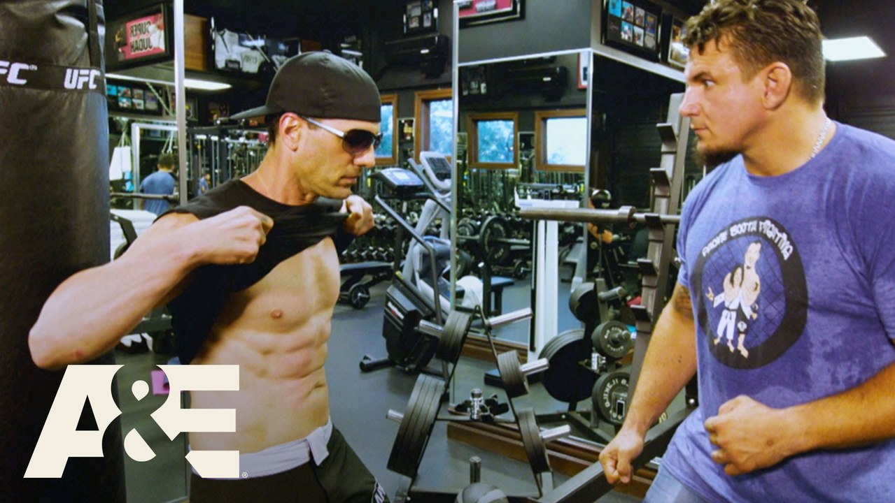 Criss Angel se fait frapper par les stars de l'UFC : Randy Couture, Chuck Liddell et Frank Mir