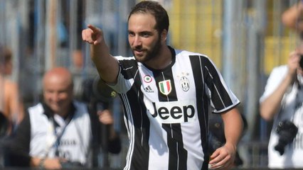Gonzalo Higuain estime que Ronaldo (le Brésilien) est le meilleur attaquant de tous les temps