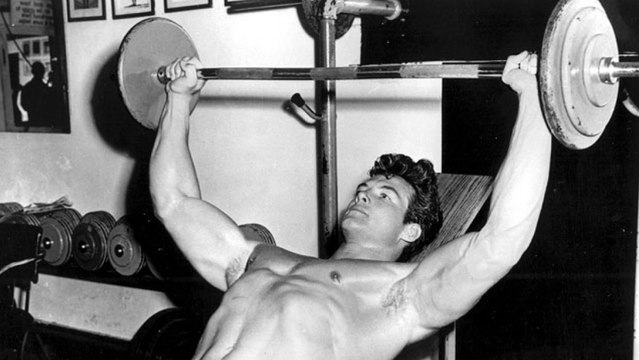 Steve Reeves avait un entraînement de folie pour les pectoraux
