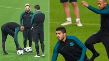 Neymar et Luis Suarez se cherchent pendant l'entraînement du FC Barcelone