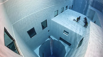 Découvrez Nemo 33, la piscine la plus profonde du monde qui abrite une mini-ville sous-marine