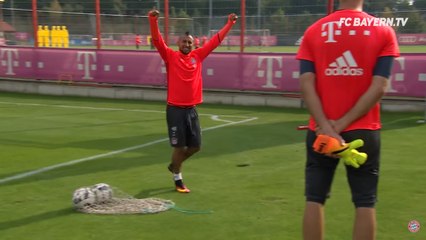 Arturo Vidal marque un but dans un angle impossible