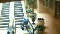 Une compilation vidéo des pires chutes dans les escalators