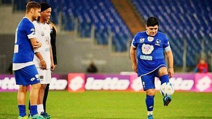 La brésilienne légendaire entre Maradona, Ronaldinho et Totti