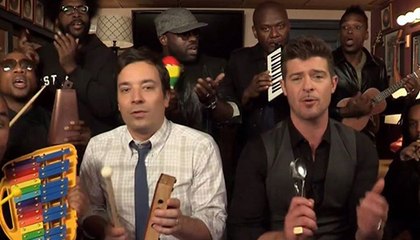 Robin Thicke interprète ''Blurred Lines'' avec des instruments pour enfants !