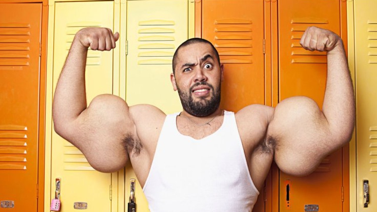 La dernière mode des bodybuilders les plus fous : s'injecter de l'huile de coco dans les muscles...