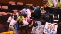 Taïwan : Une bagarre à propos du nucléaire éclate entre députés du Parlement taïwanais