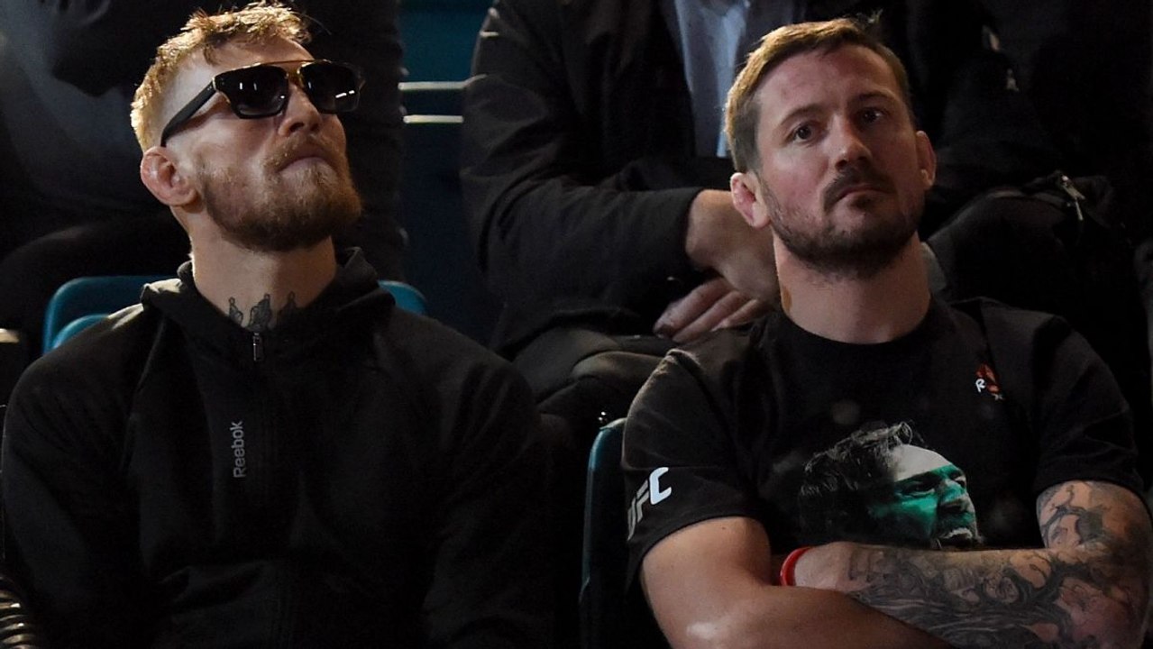 John Kavanagh, coach de Conor McGregor, réagit au retrait de la ceinture poids plume de l'UFC