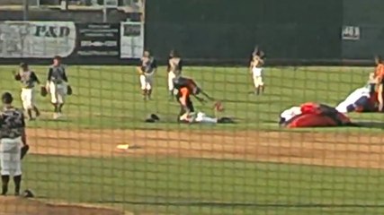 Baseball : Un parachutiste rate son atterrissage percute Mattingly Romanin en plein match
