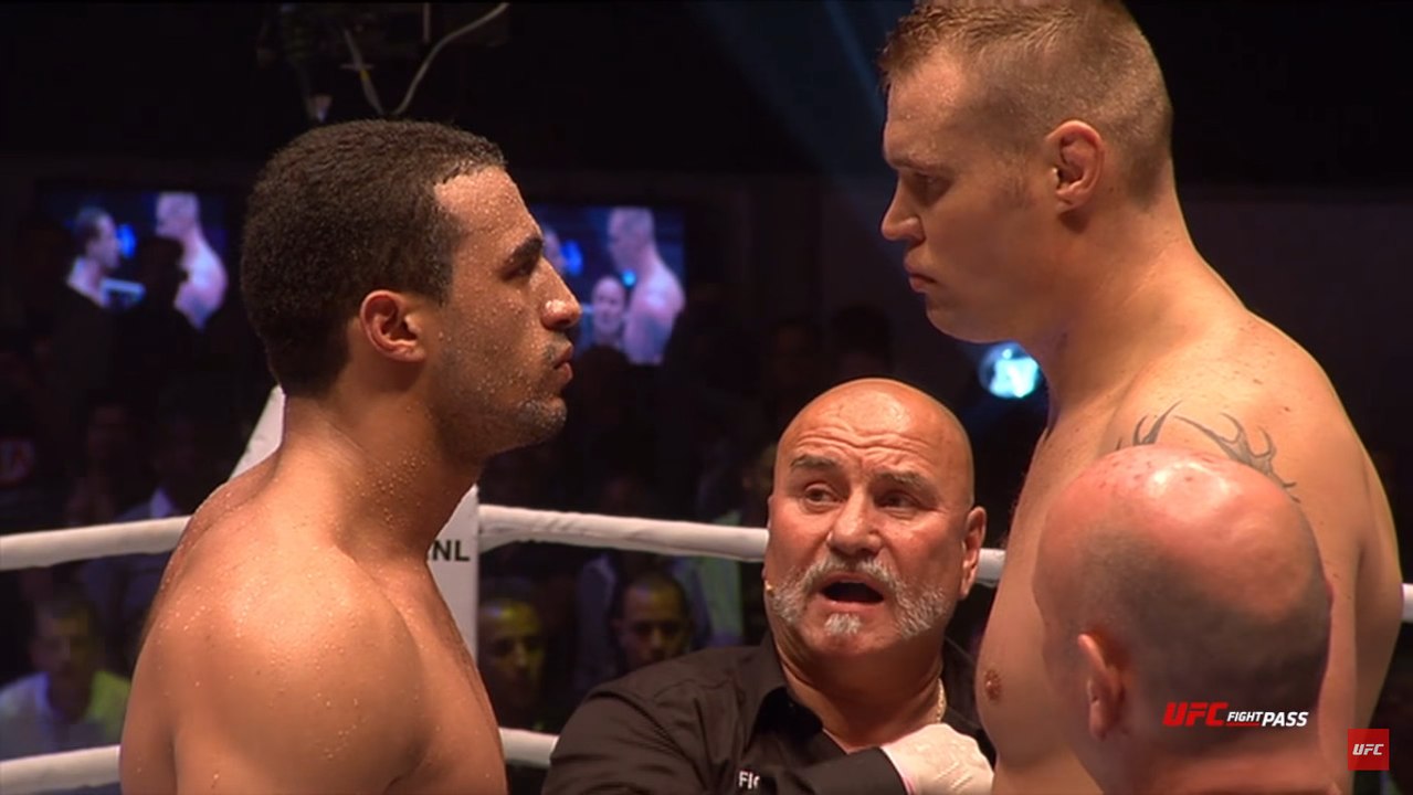 Badr Hari bat Semmy Schilt lors de Glory Collision