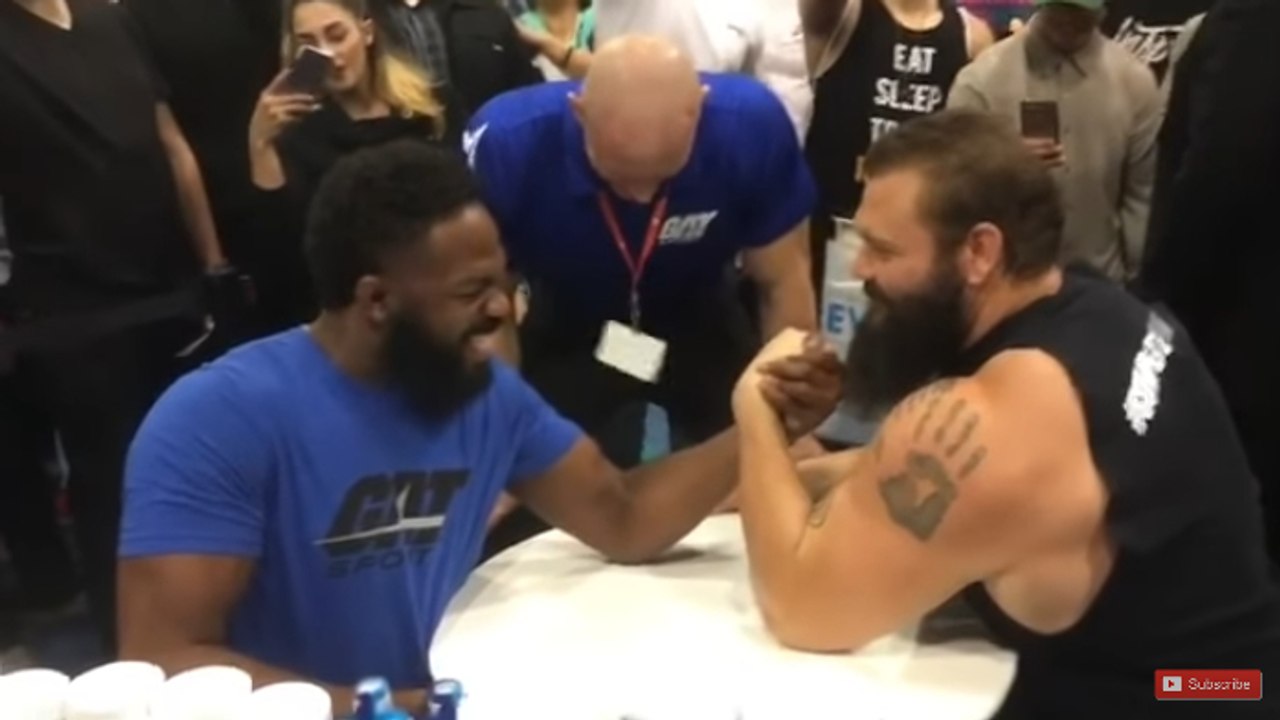 Jon Jones ose affronter un "powerlifter" au bras de fer  !