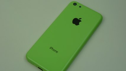 iPhone 5C (low-cost) : la coque du smartphone s'affiche encore en vert