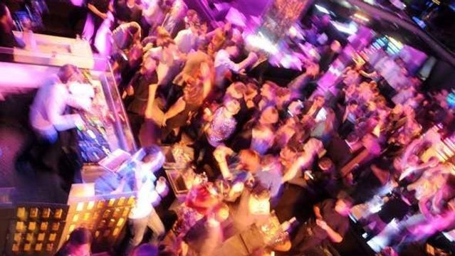 Boire de l'alcool permet de se sentir beau