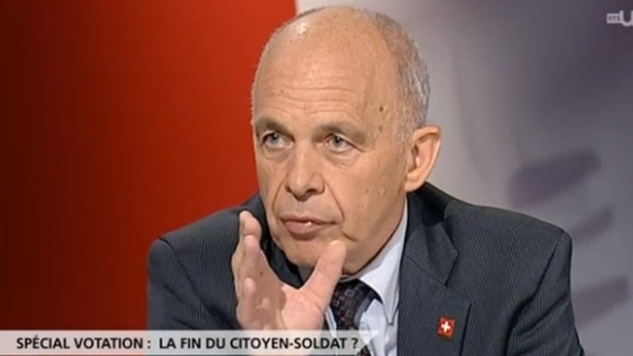Pour le président de la Confédération suisse Ueli Maurer "l'armée doit protéger les faibles", dont les femmes