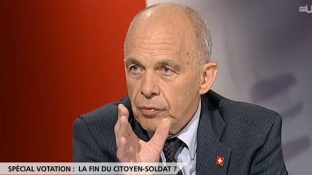 Pour le président de la Confédération suisse Ueli Maurer l'armée doit protéger les faibles , dont les femmes