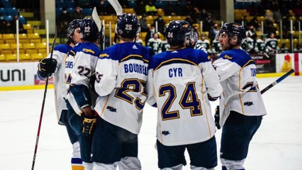 Après un camp avec le Canadien, Mika Cyr connaît une bonne saison au hockey universitaire